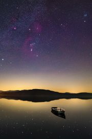 欧美悬疑犯罪剧集封面，画面呈现都市夜景与紧张氛围，适合欧美日韩在线观看爱好者